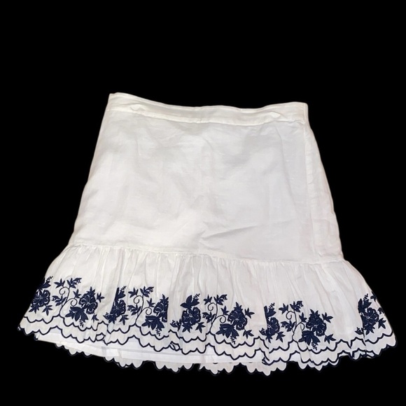 J. Crew Factory Navy Blue Floral Embroidered Skirt in White- Size Medium - Picture 3 of 6